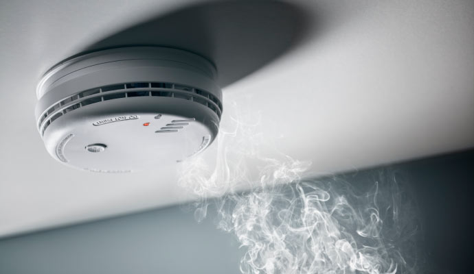Fire alert device installed on the ceiling